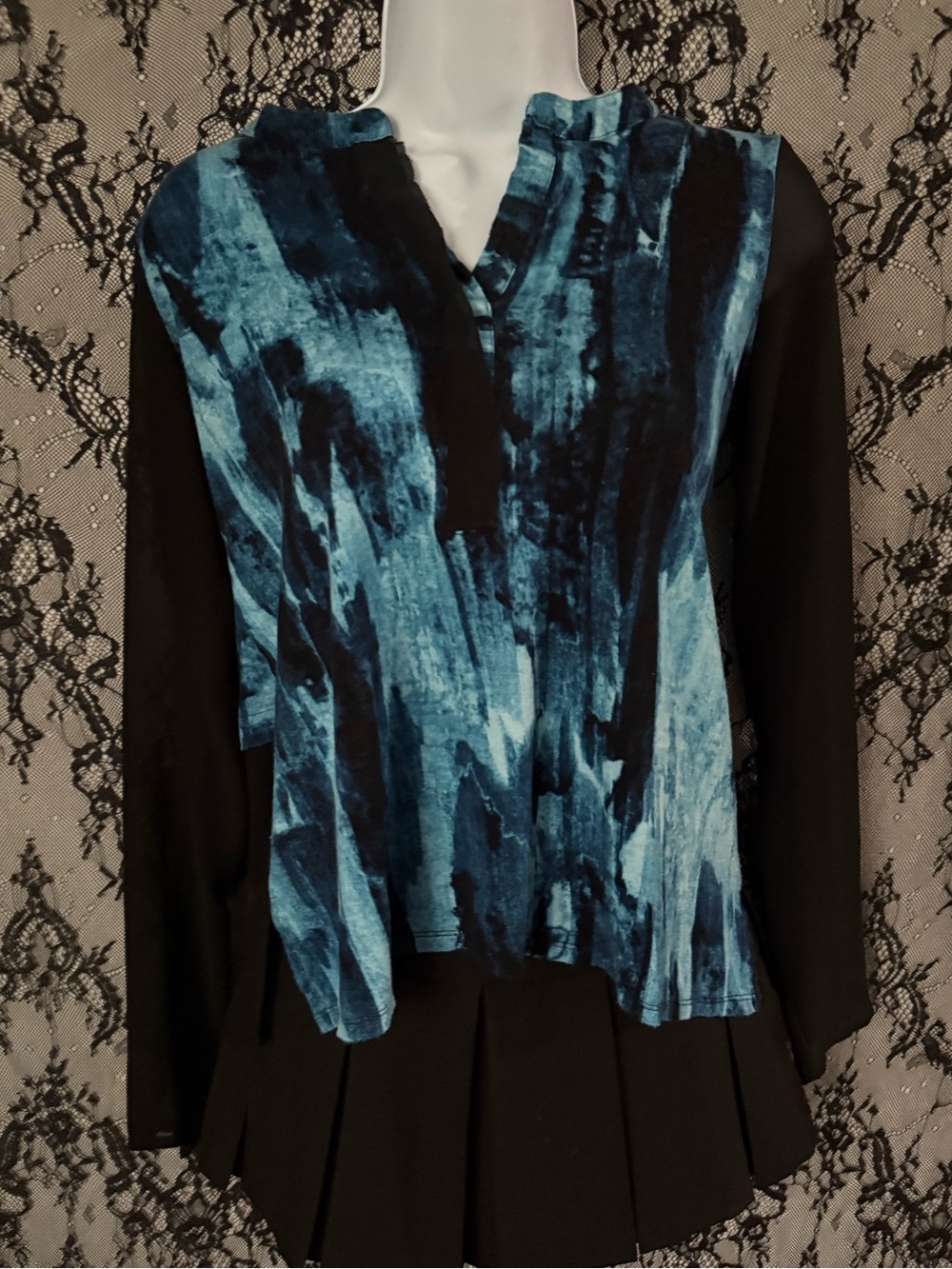 Simply Vera Vera Wang Blue long sleeve with sheer black sleeves xs